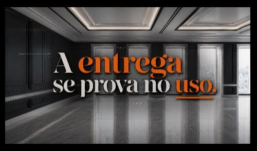 Ambiente com acabamento concluído e a frase “A entrega se prova no uso”, sobre uma obra bem gerida.